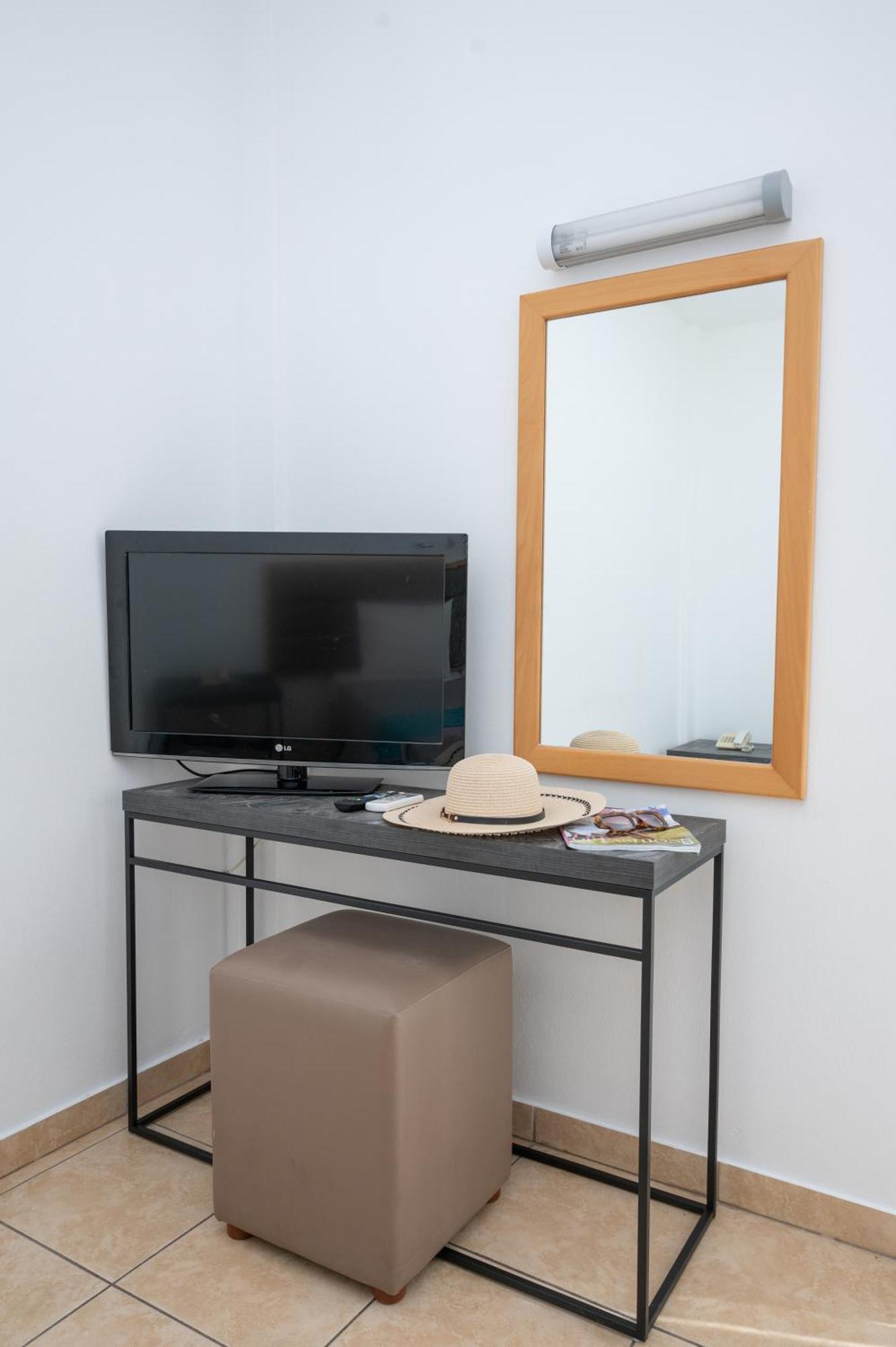 New Famagusta Hotel & Suites Ajía Nápa Eksteriør bilde