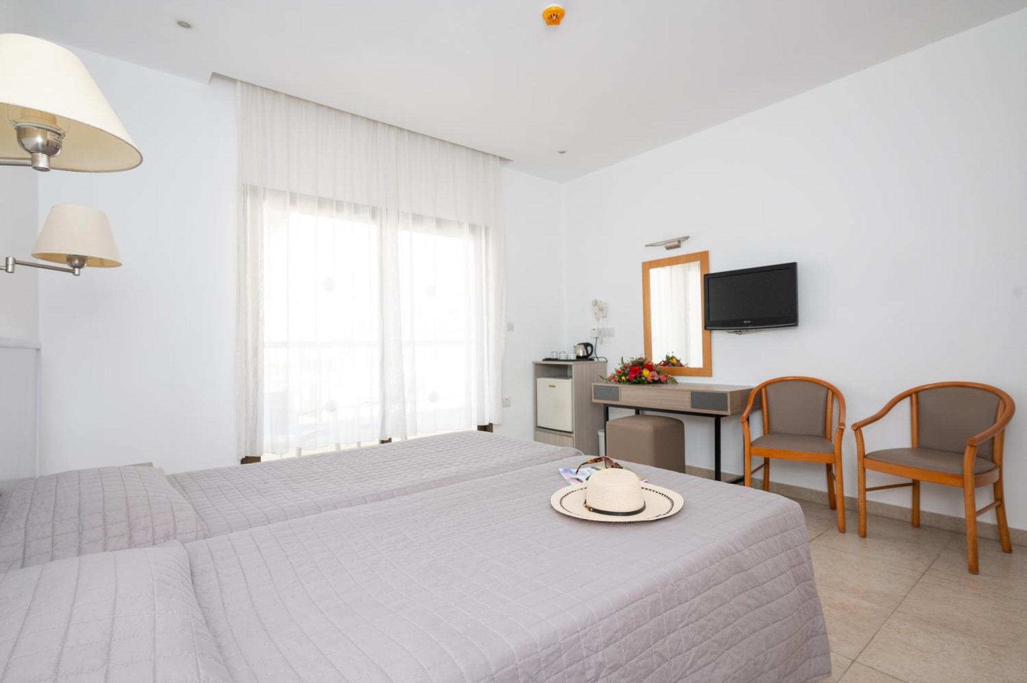 New Famagusta Hotel & Suites Ajía Nápa Eksteriør bilde
