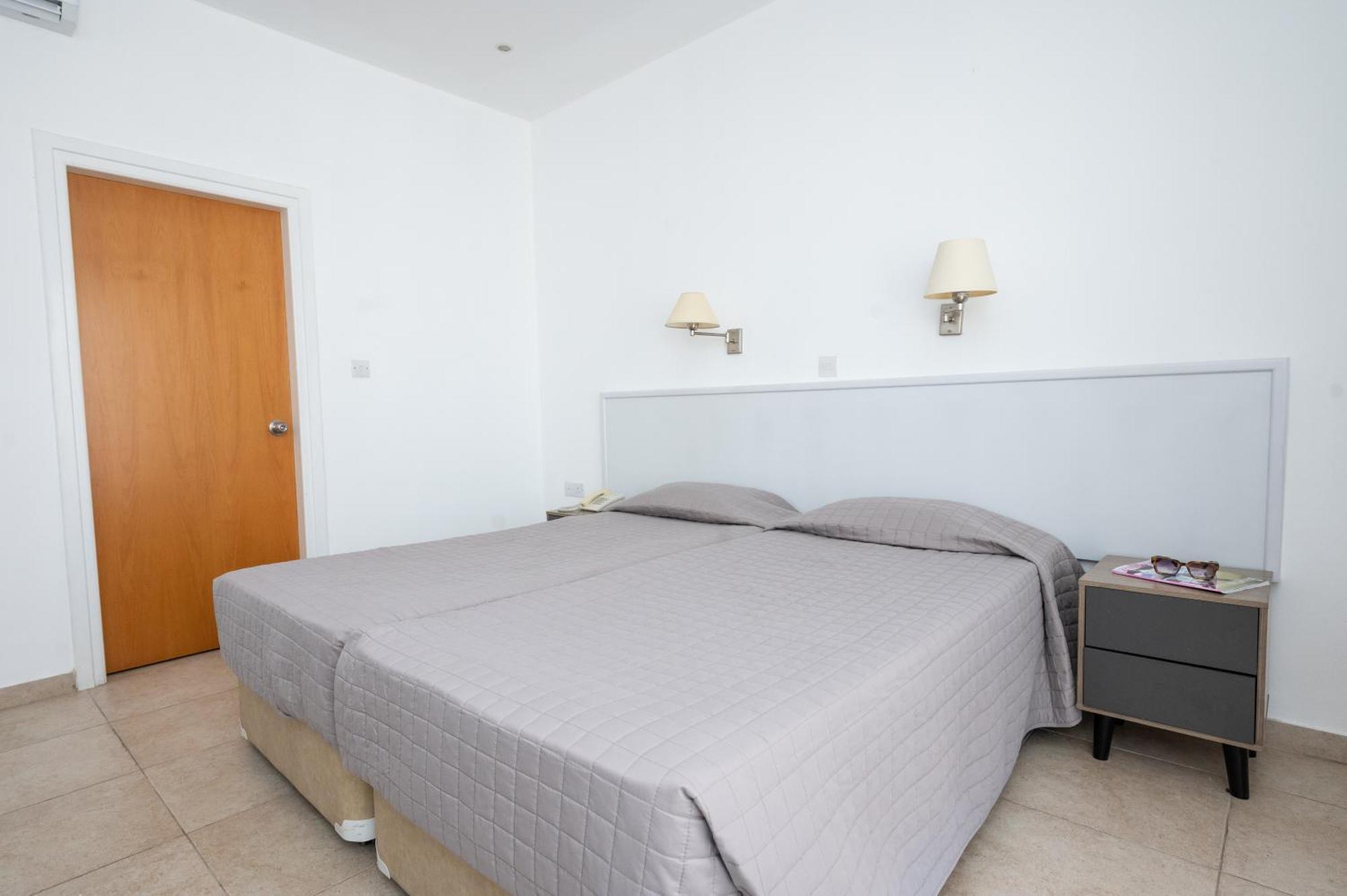 New Famagusta Hotel & Suites Ajía Nápa Eksteriør bilde
