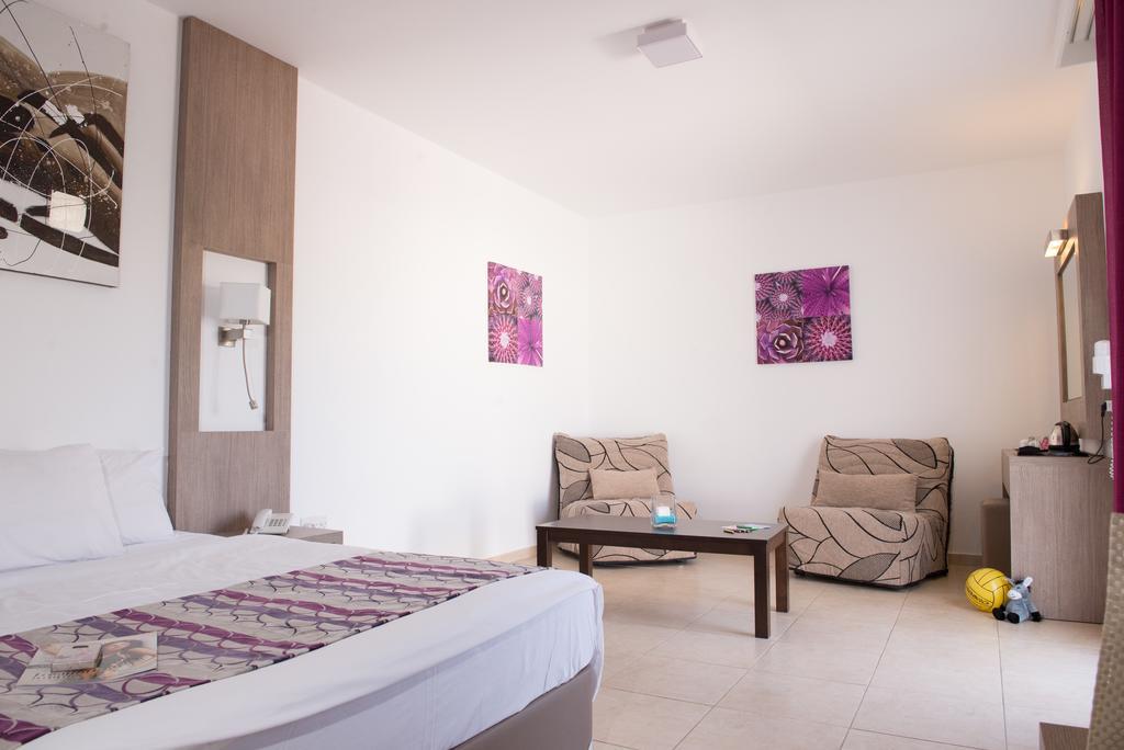 New Famagusta Hotel & Suites Ajía Nápa Rom bilde